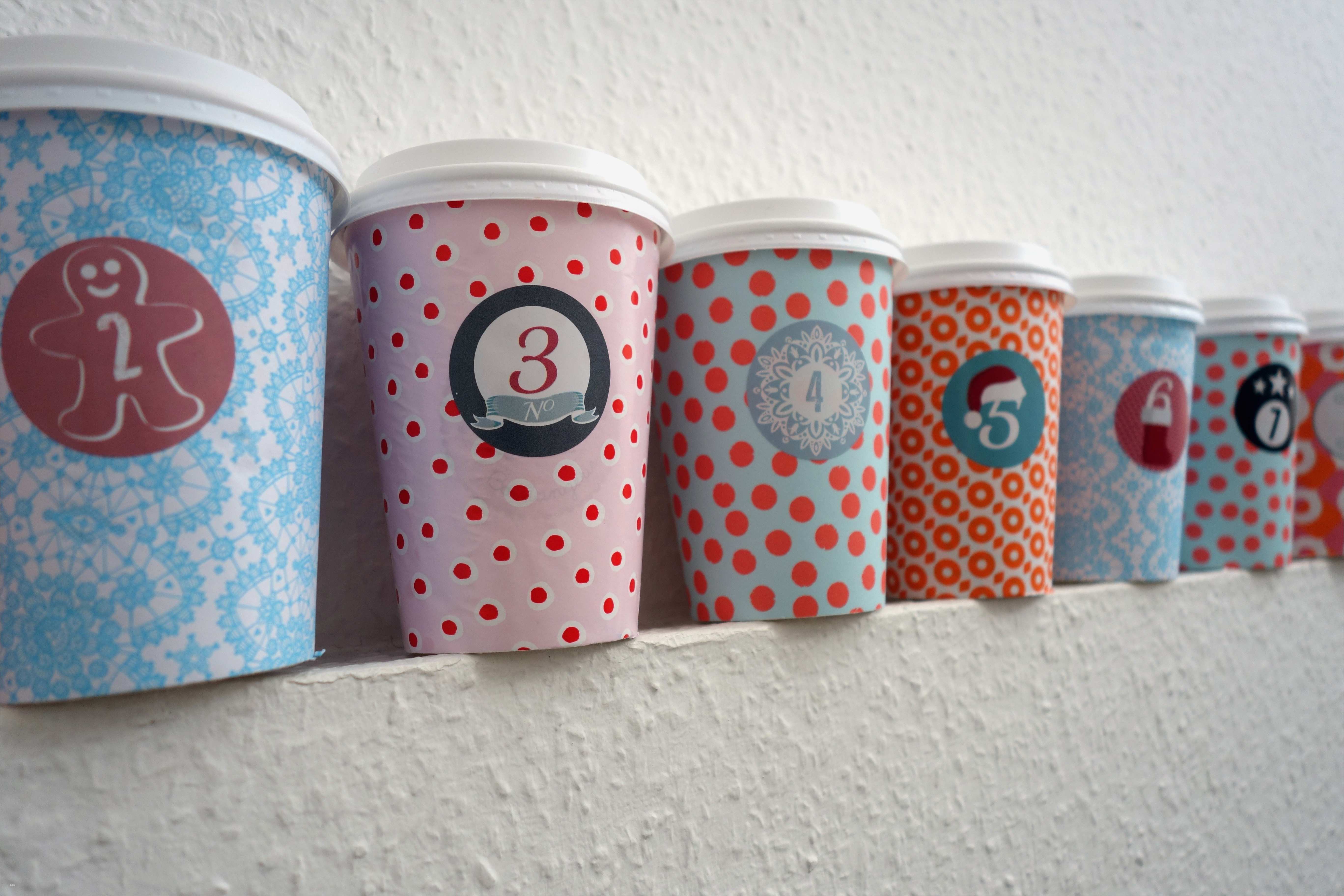 Adventskalender aus Coffee to go Bechern basteln