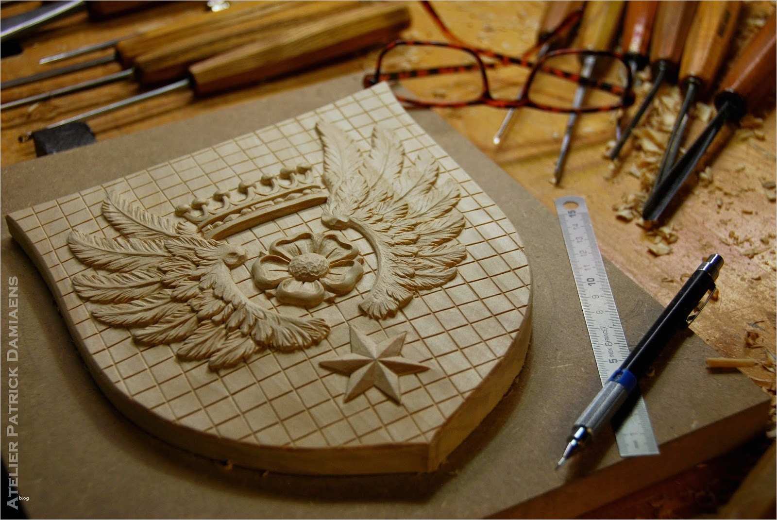 Holzschnitzen Vorlagen Schönste ornamentschnitzer Patrick Damiaens Familienwappen