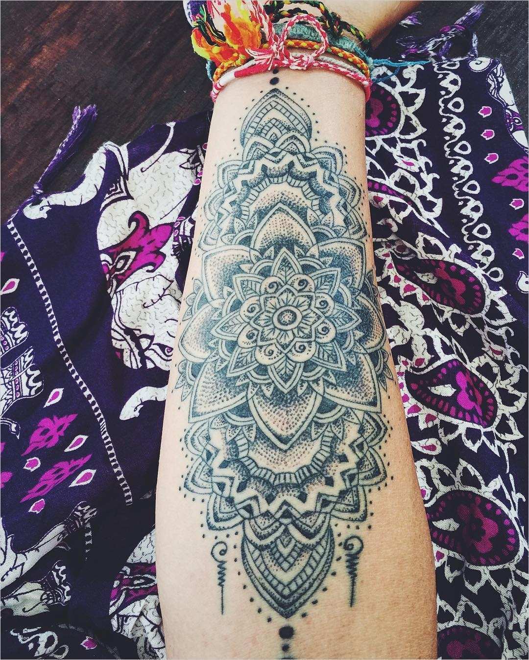 Mandala Tattoo Vorlagen Arm Erstaunlich Tattoo Großes Mandala Auf Dem Arm