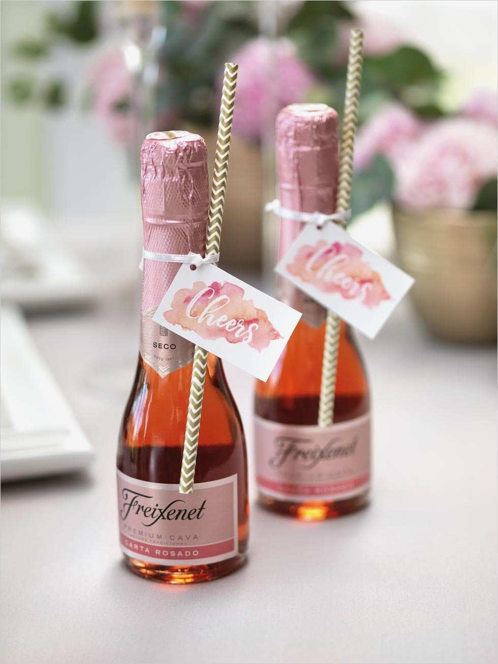 Sektflaschenetiketten Vorlagen Fabelhaft Sektflasche Anhänger Im Wasserfarbe Design – Hochzeit