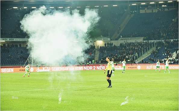 Sky Kündigen Wegen Bundesliga Vorlage Bewundernswert 90 000 Euro Strafe Für Wolfsburg Wegen Fan Fehlverhaltens