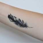 Tattoo Feder Vorlage Hübsch 23 Feder Tattoo Designs Auf Verschiedenen Körperstellen