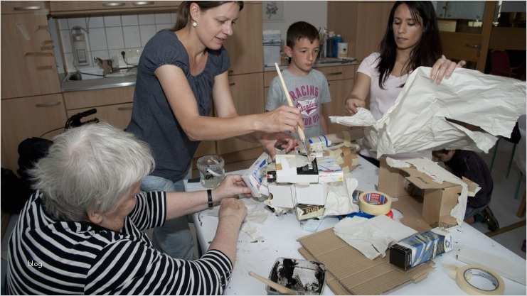 Biografiearbeit Mit Alten Menschen Vorlagen Erstaunlich Kunstprojekt „6 Bis 99“ Osnabrücker Schüler Basteln Mit