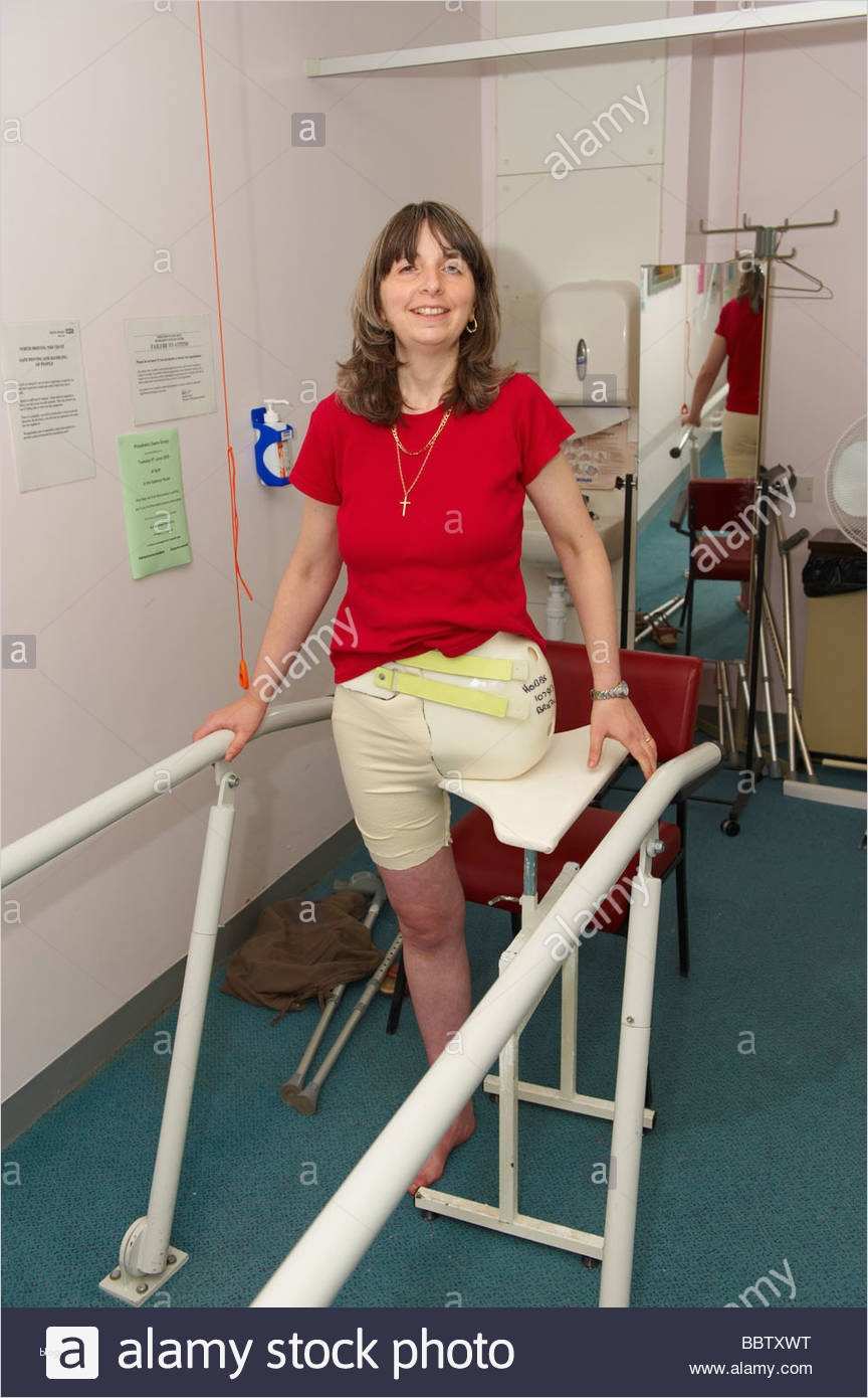 Erste Mail An Eine Frau Vorlage Schön Frau Eine Erste Anprobe Für Beinprothese Im