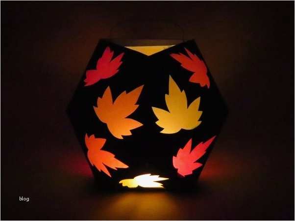 Laternen Basteln Mit Kindern Vorlagen Bewundernswert Laternen Mit Herbstblättern In Zwei Größen