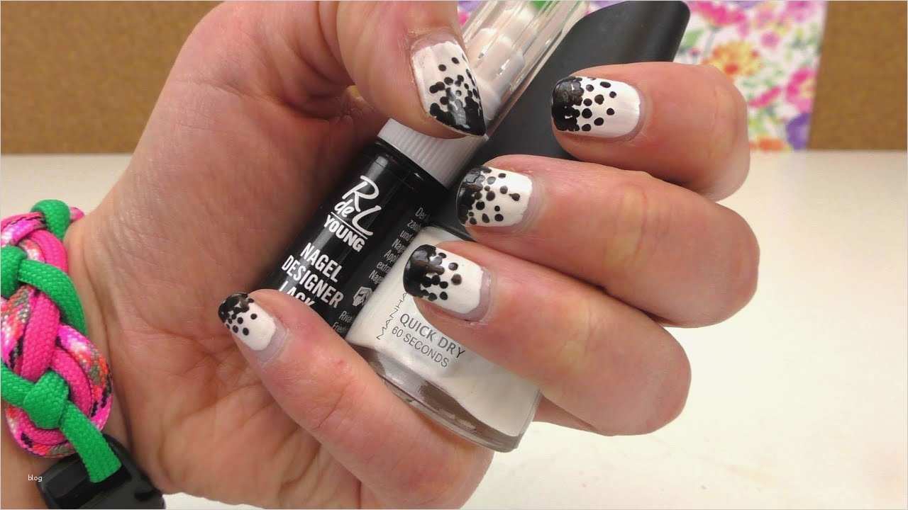 Nagellack Muster Vorlagen Süß Nageldesign Punkte Schwarz Weiß Eigenes Muster Lackieren