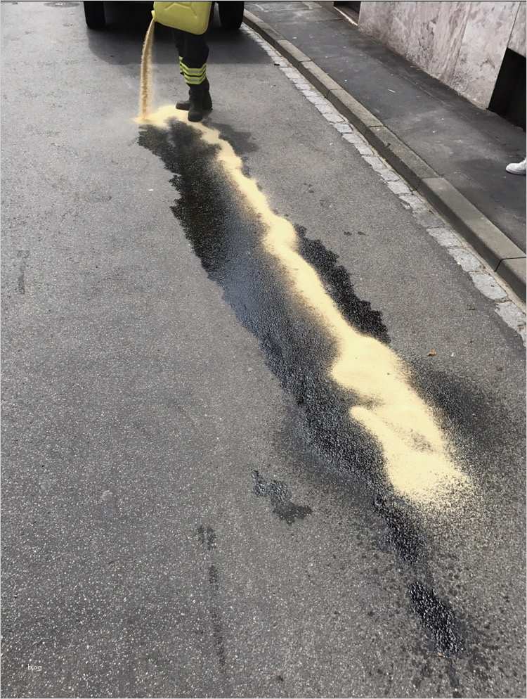 übungsplan Feuerwehr Vorlage Schön Ein Größerer Fleck Mit Motoröl Vor Einem Estenfelder